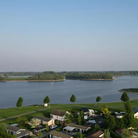 بيت للعطل Veerlake